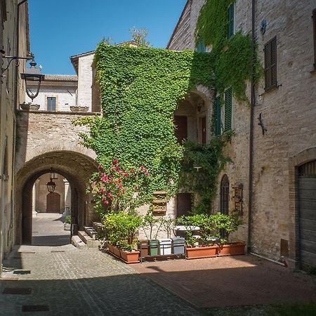 Appartamenti Turistici Vicolo S. Chiara Sassoferrato Exterior photo