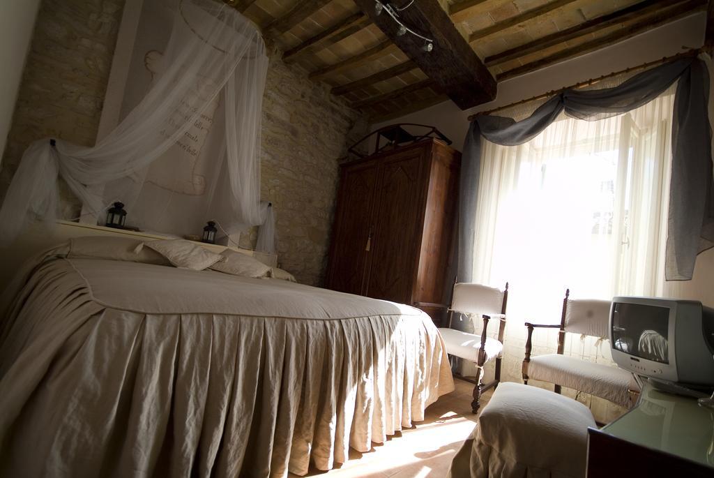 Appartamenti Turistici Vicolo S. Chiara Sassoferrato Exterior photo
