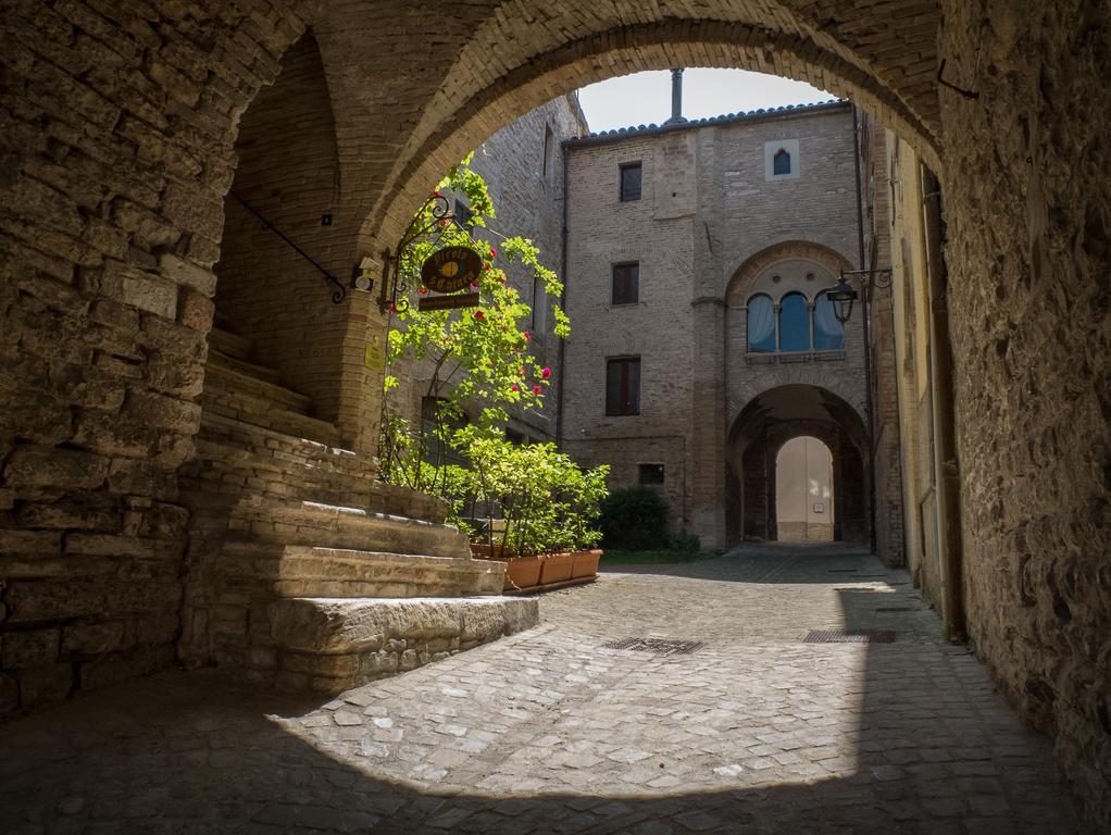 Appartamenti Turistici Vicolo S. Chiara Sassoferrato Exterior photo