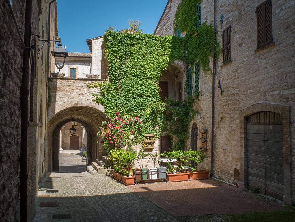 Appartamenti Turistici Vicolo S. Chiara Sassoferrato Exterior photo