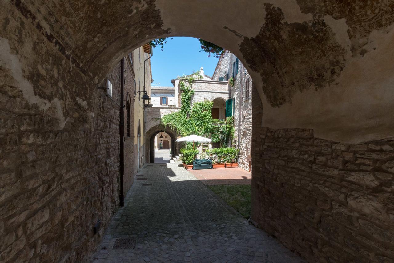 Appartamenti Turistici Vicolo S. Chiara Sassoferrato Exterior photo