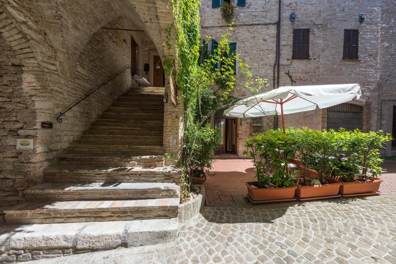 Appartamenti Turistici Vicolo S. Chiara Sassoferrato Exterior photo